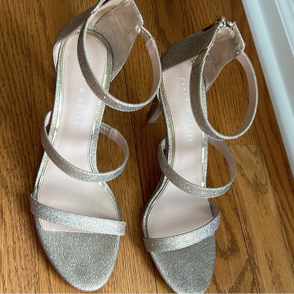 Kelly and Katie Heels - Picture 4 of 6